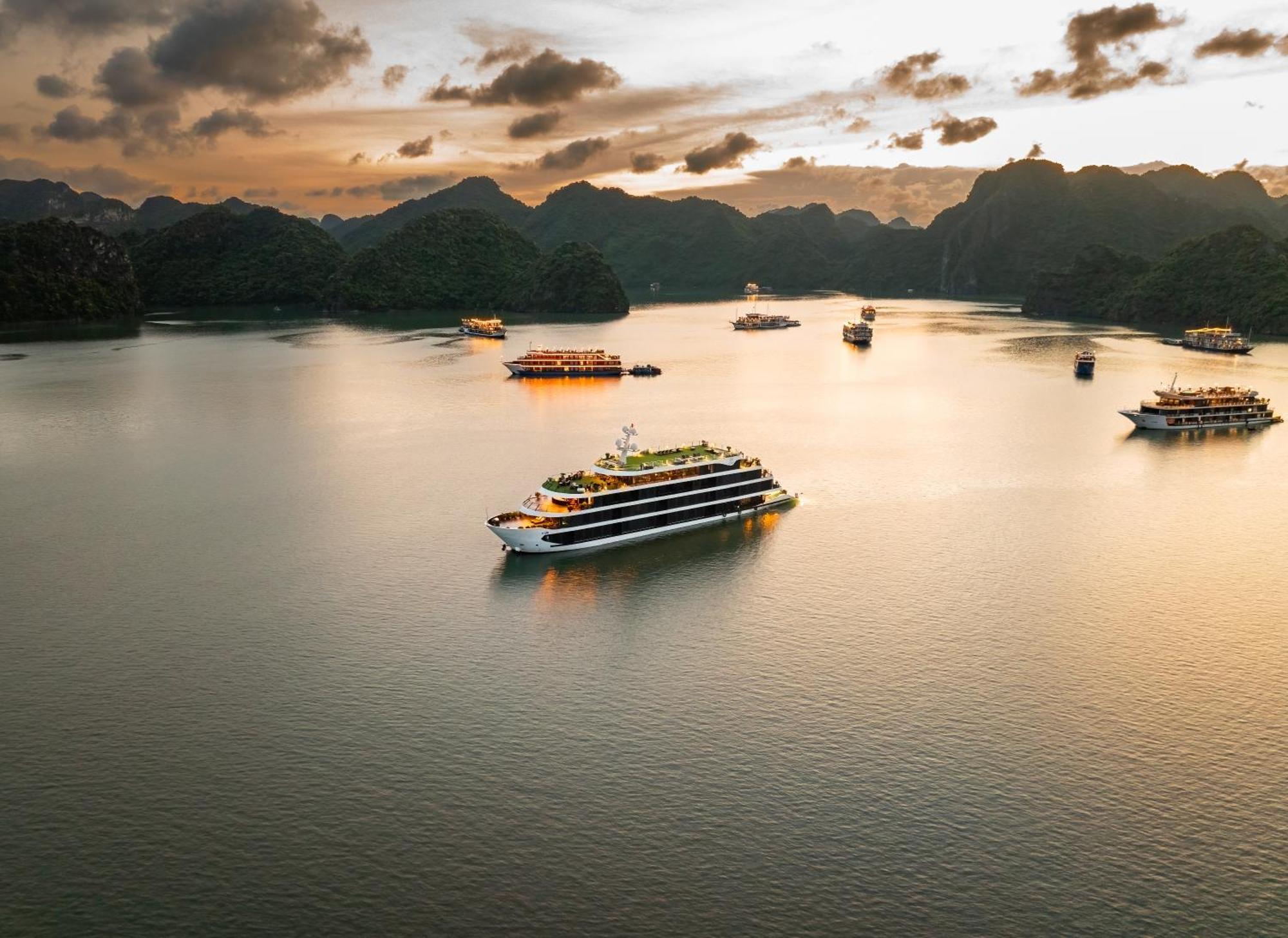 Era Halong Cruise Hotel Ha Long Exterior photo