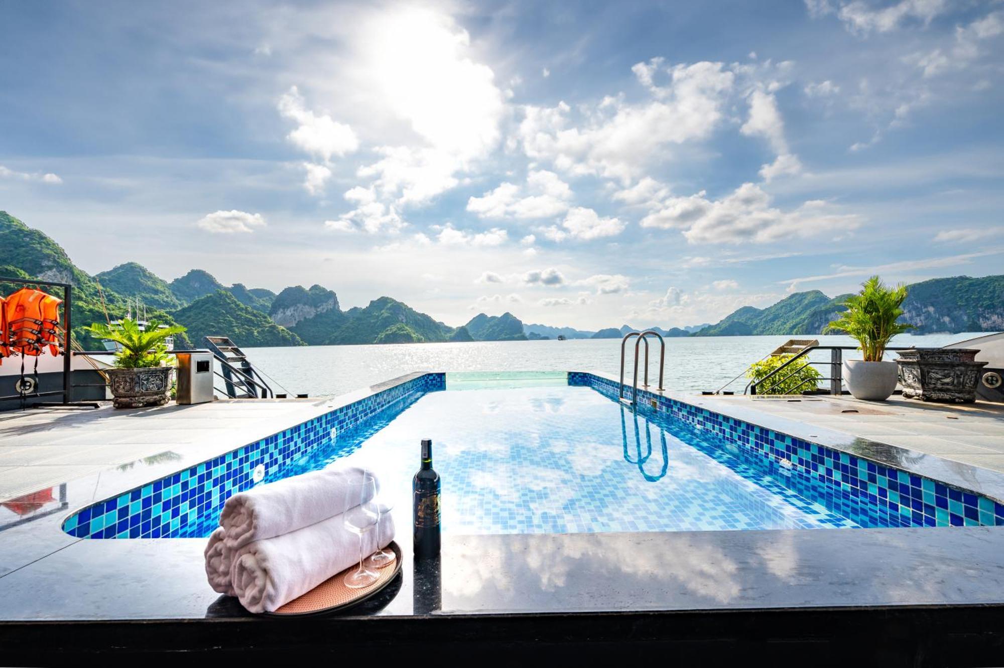 Era Halong Cruise Hotel Ha Long Exterior photo